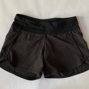 Like new Ivivva shorts fits girls size 10.